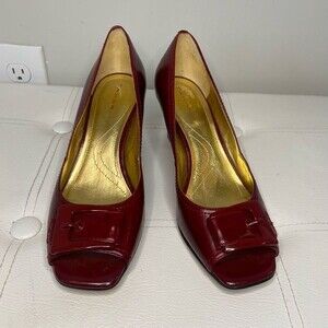 Tahari Burgundy Red Peep Toe Slip On Heels Size 7.5 Square Toe Buckle